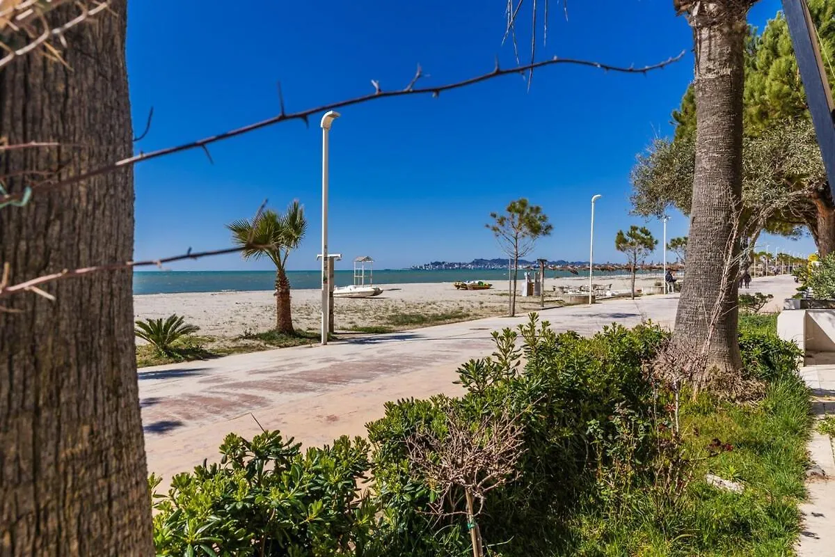 Gemelli Seafront Duplex By Ps Apartment Durres